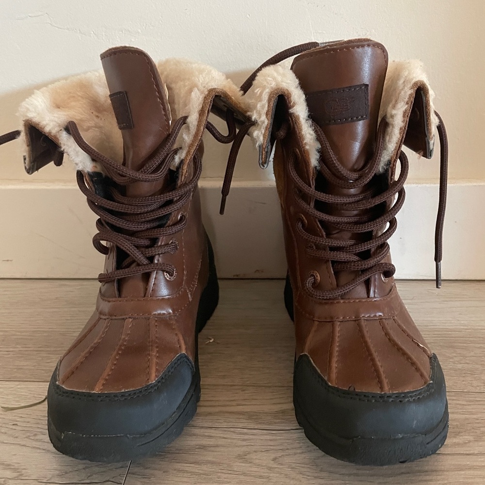 UGG boots unisex Size 1